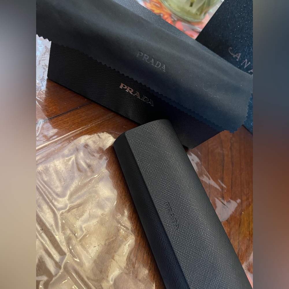 Prada Elegant Black The glasses case comes with its box.